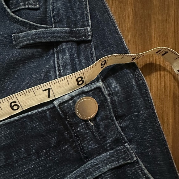 Athleta Sculptek skinny dark wash style 338322
Waist measures 28”
Discontinued - Picture 6 of 9